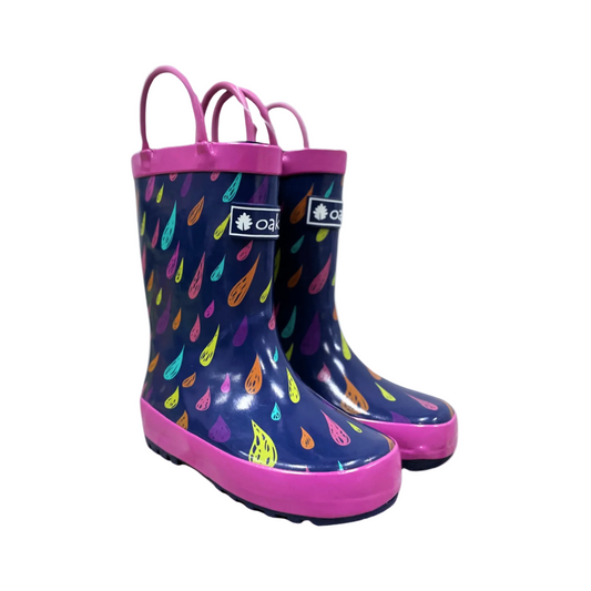 Kids rubber rain boots with pink and purple rubber and colorful rain drops pattern and oaki logo. Black tread and loop handles.