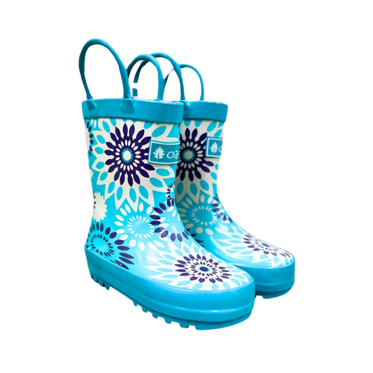Kids rubber rain boots with blue snow burst pattern rubber and oaki logo. Black tread and loop handles.